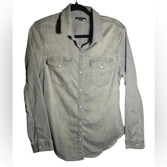 Button Up - Picture 2 of 7